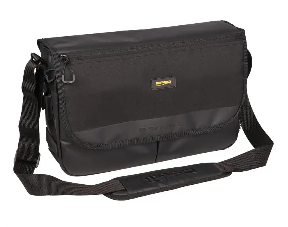 Seizoensaanbieding Spro Messenger Bag 37 x 24 x 10cm (incl. 2 boxen)