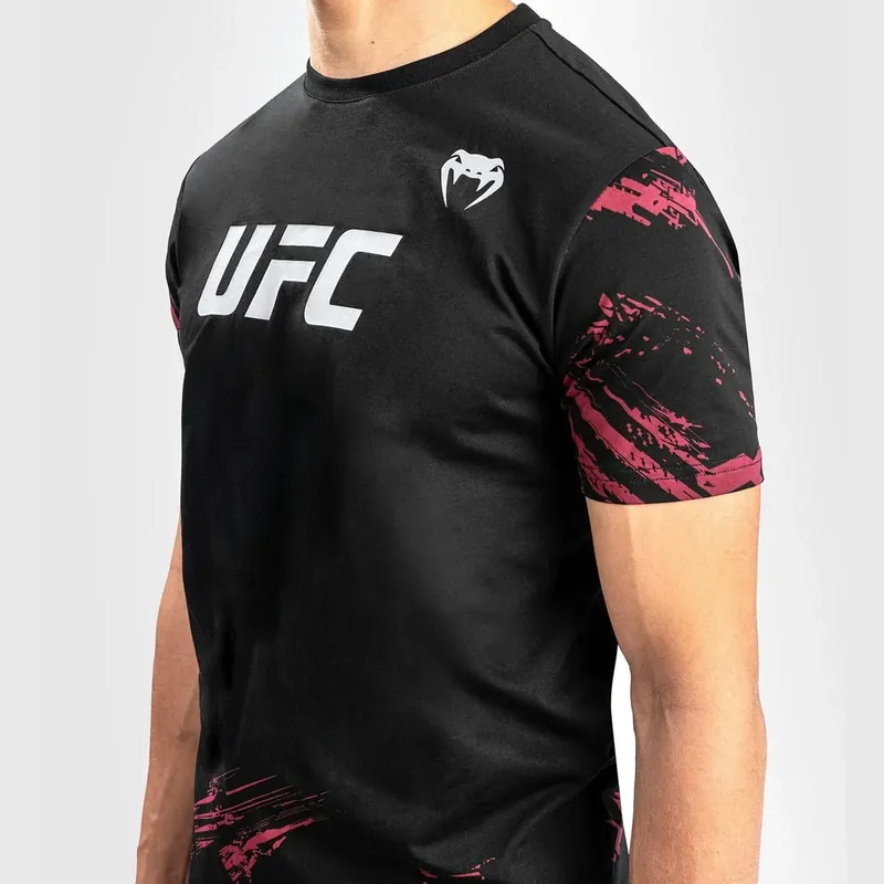 Nu Kopen Venum UFC Authentic Fight Week 2.0 T-shirt - Zwart/Rood S
